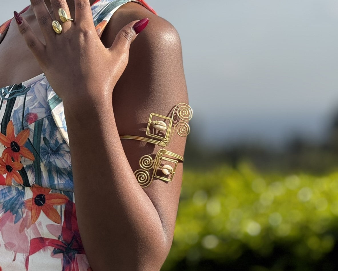 Brass Wire Square Frame Cowrie Shell Armlet